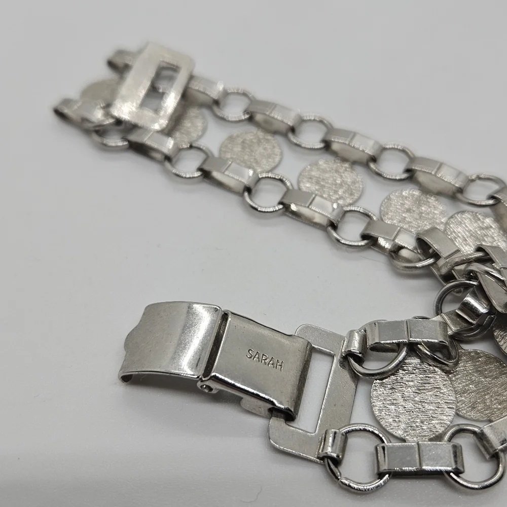 Sarah Coventry silver tone textured circle chain bracelet